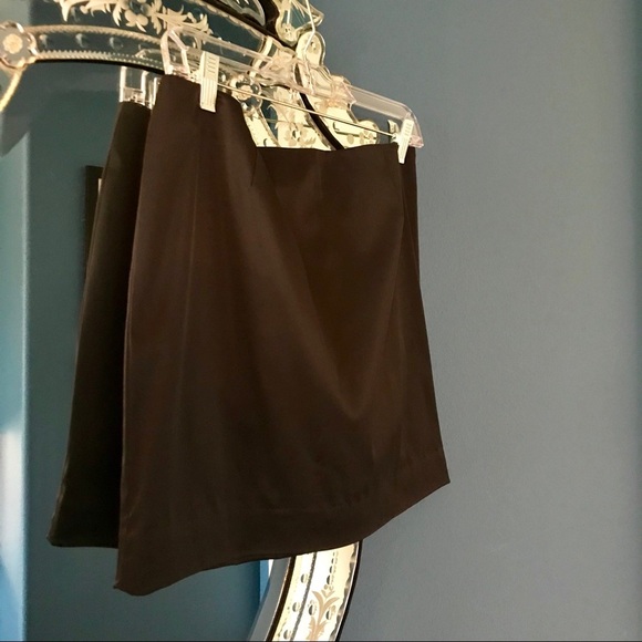 Convertible Lil Black Skirt w detachable feathers - Picture 2 of 8